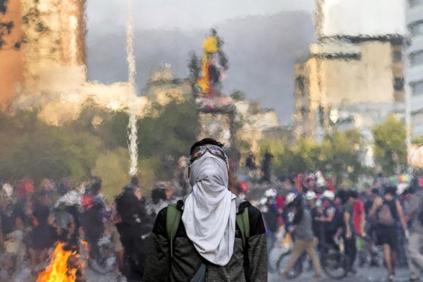 Fotógrafas chilenas inauguran registro de la revuelta social en Alemania