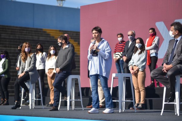 Mayra Mendoza, Massa y Kicillof presentaron a los precandidatos de Quilmes