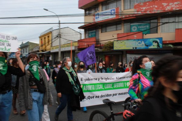 Cientos de personas marcharon por el derecho al aborto legal en Temuco