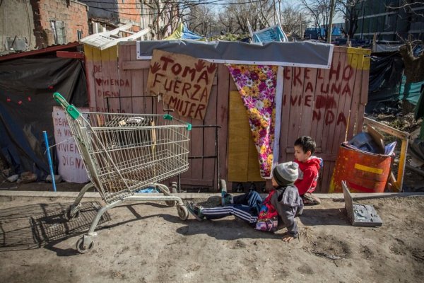 Ley de alquileres: el reclamo de las mujeres de la Villa 31 de frente al lobby inmobiliario