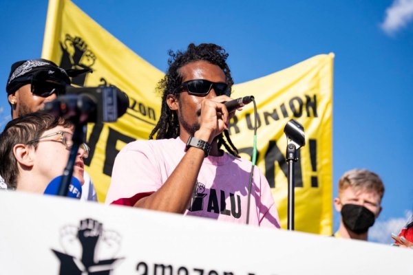 Despidieron a organizador sindical de Amazon: "Es un ataque contra todos los trabajadores"