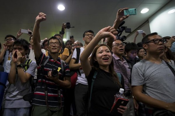 La Revolución de los Paraguas pasa de las calles a la mesa de diálogo