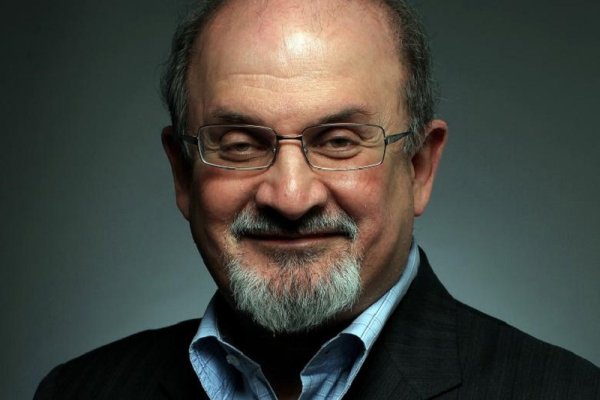 Salman Rushdie publicará una novela inspirada en Trump