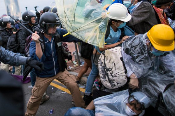 Decenas de detenidos y heridos por represión contra manifestantes