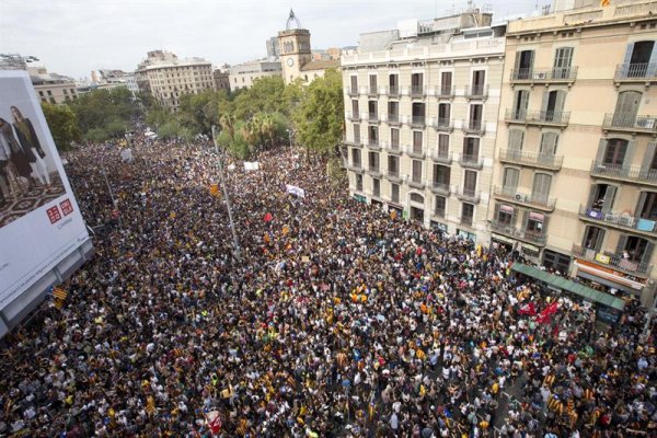 Masivas manifestaciones en Cataluña contra la represión y por la independencia