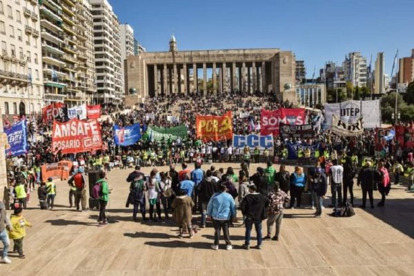 Sobre la participación de Amsafe Rosario en el acto por el 1° de Mayo junto a organizaciones del gobierno