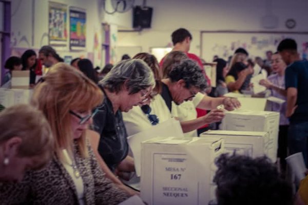 Enorme elección del frente Multicolor-Bermellón e Independientes