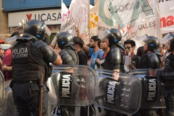 A pesar de la amenaza represiva marchan sectores del movimiento estudiantil