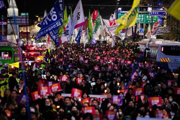 Corea del Sur: ninguna confianza en el Congreso, tiremos a Yoon Suk-yeol con la huelga general