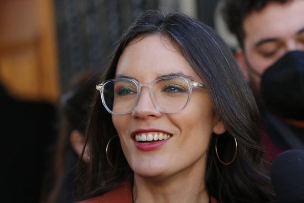 Camila Vallejo defiende represivo proyecto de infraestructura crítica impulsado por Piñera 