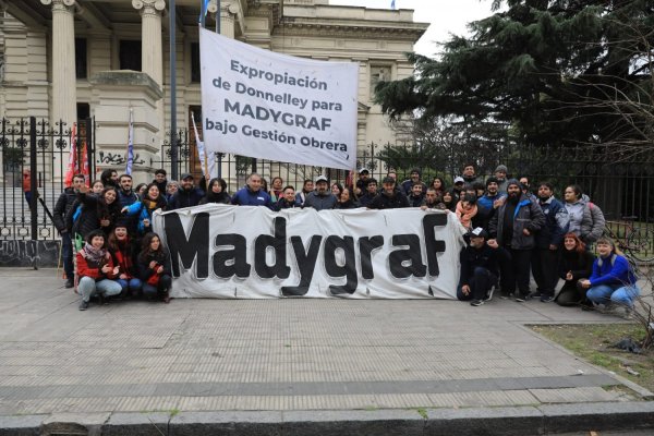 Trabajadoras y trabajadores de la recuperada Madygraf marcharon para exigir la expropiación