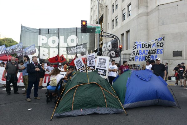 Por tiempo indeterminado: segundo día de acampe de la Unidad Piquetera contra el ajuste en el Potenciar Trabajo