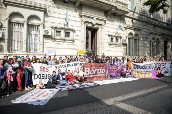 Docentes y No docentes de la UBA movilizaron contra la quita de la obra social a los jubilados