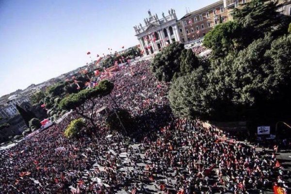 Masiva movilización en Roma contra la reforma laboral de Renzi