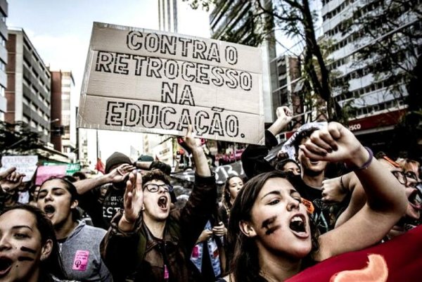 La juventud en pie de lucha en Brasil: ya hay más de 200 escuelas ocupadas en todo el país