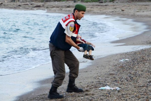 “Gacela del niño muerto”. Se llamaba Aylan Kurdi y tenía 3 años