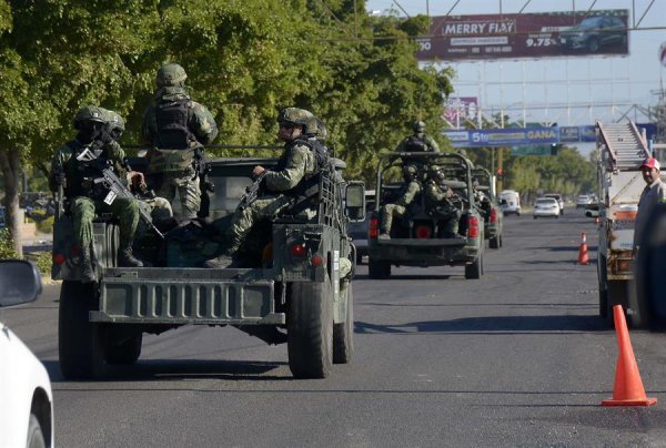 México: Sinaloa vive entre balas y narcobloqueos