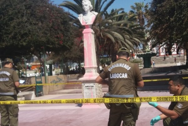 Arica: monumento de Cristóbal Colón es encontrado con pintura rosa