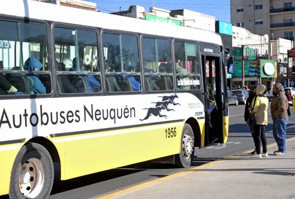 Nuevo tarifazo en Neuquén: el boleto de colectivo aumenta a $81,70