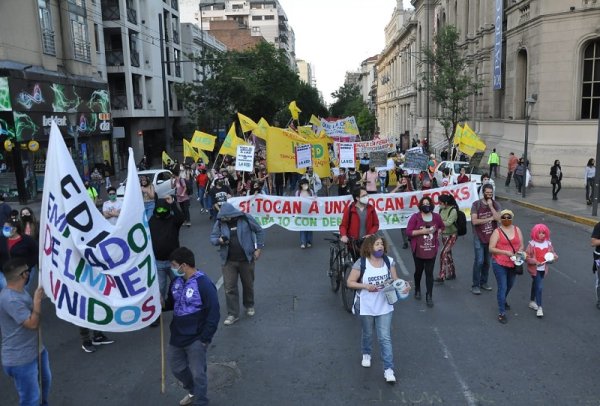 [Fotogalería] Empleadas de limpieza se movilizaron en Córdoba contra los despidos