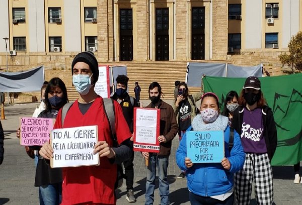 Reclamos de estudiantes y trabajadores en las calles mendocinas