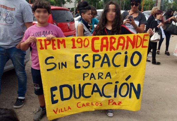 "Un galpón no es una escuela": caravana por el Ipem 190 de Carlos Paz