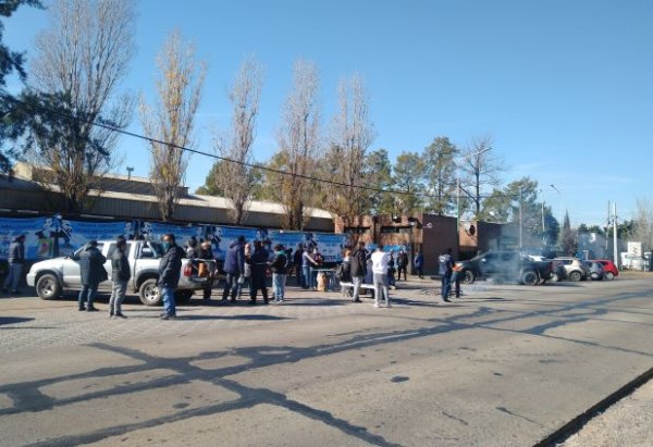 Trabajadores de Atanor pelean por la reincorporación de 22 compañeros