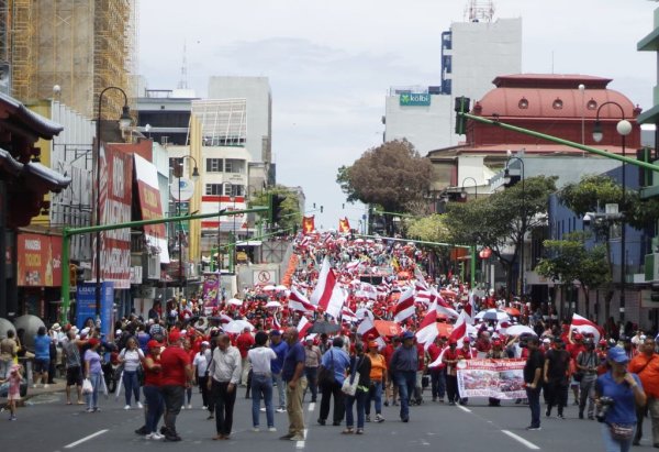 Marcha en defensa de la seguridad social y por el acceso al agua