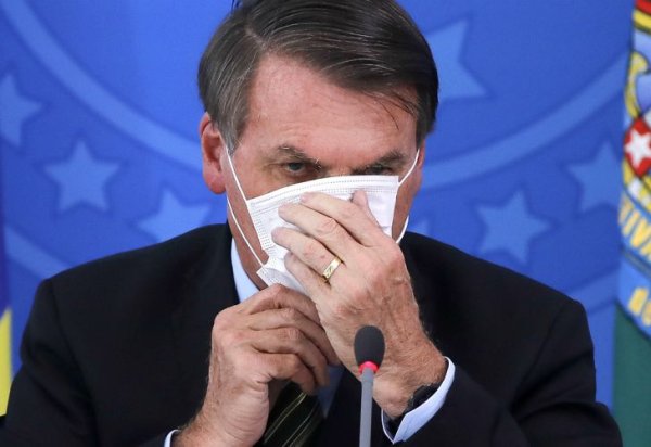 Mientras se quema el Pantanal, Bolsonaro afirma que Brasil es "un ejemplo para el mundo en materia ambiental"