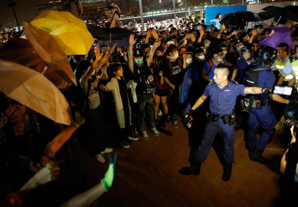 La represión policial aviva las manifestaciones en Hong Kong