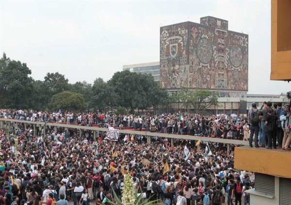 [Fotogalería] Cientos de miles de estudiantes toman las calles en defensa de la universidad de México