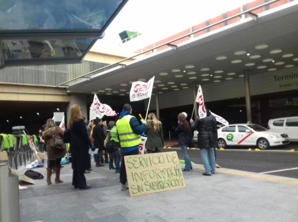 ¿Por qué es silenciada la huelga de chaquetas verdes? Precariedad y privatización del aeropuerto de Madrid 