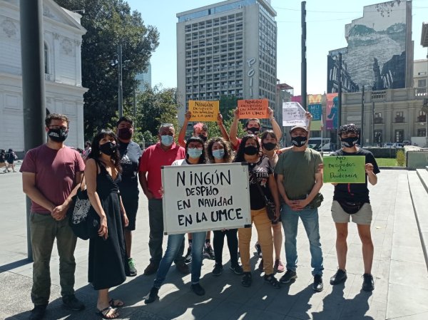 Trabajadores de aseo despedidos del ex-Pedagógico llegan a la Corte de Apelaciones