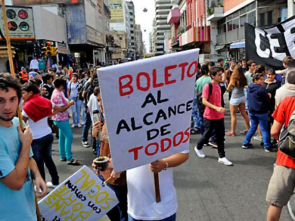 Las voces de los estudiantes por el medio boleto