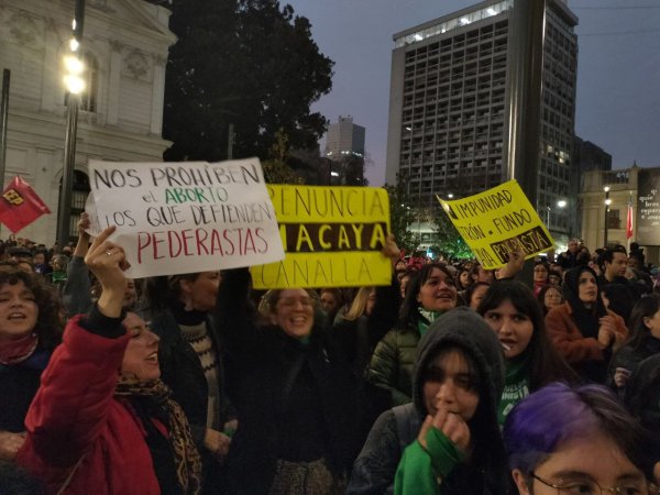 Caso Macaya: Miles de manifestantes protestan en el frontis del ex Congreso