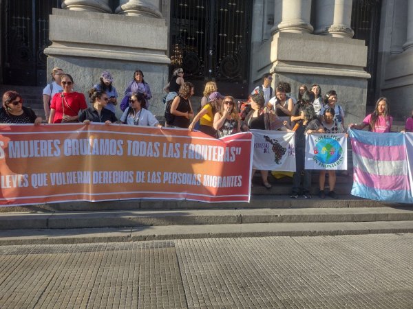 Voces Migrantes y feministas se alzan contra la Reforma Migratoria