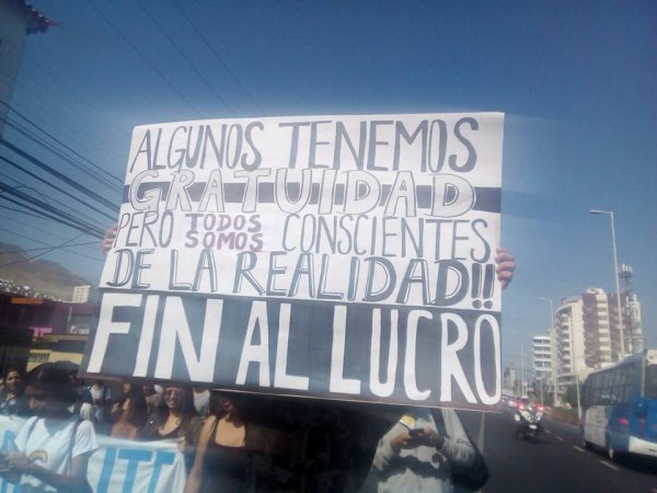 Profesores de Antofagasta marcharon junto a universitarios y secundarios contra el fallo del TC