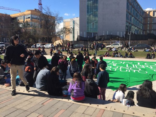 Pañuelazo en la Universidad de Chile: "También nos preparamos para el 8A"