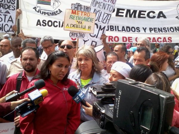 Trabajadores y dirigentes sindicales se movilizan exigiendo reenganche de Deillily Rodríguez 