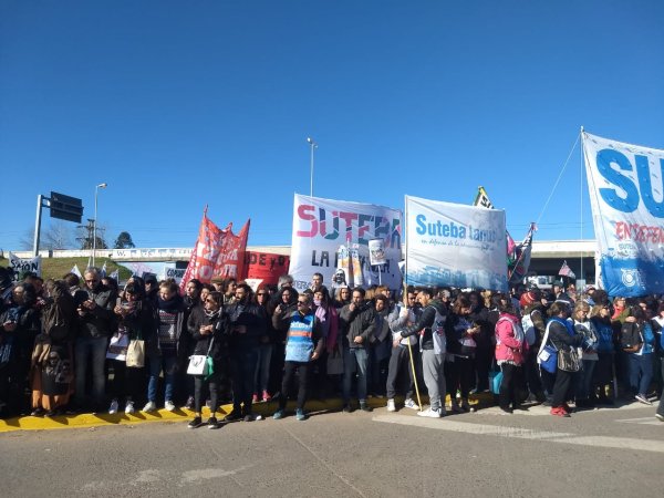 Moreno: docentes y familias se movilizan a un año del crimen social de Sandra y Rubén