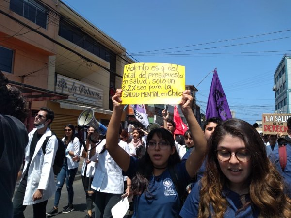 Trabajadores de la salud junto a estudiantes de medicina llenan las calles de Antofagasta contra la represión y la crisis de la salud