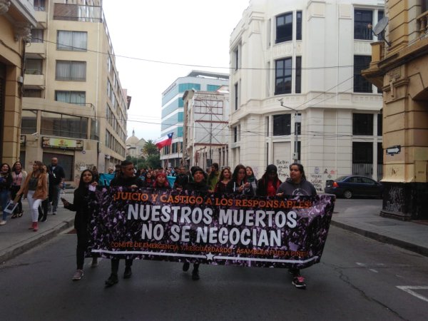 Comité de Emergencia: estudiantes y trabajadores cortan calle principal de Valparaíso exigiendo #FueraPiñera 