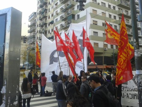 Renuncia de Luis Giusti: los estudiantes de Económicas cortaron Av. Córdoba