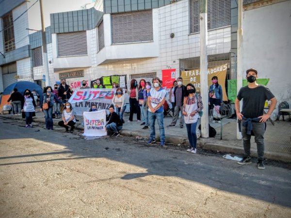 Suteba Matanza llevó donaciones a trabajadoras de La Nirva