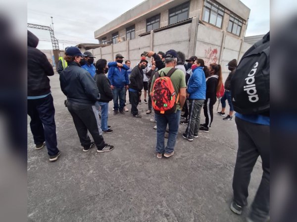 Arica: Trabajadores de Áreas Verdes en toma por la defensa de sus sueldos