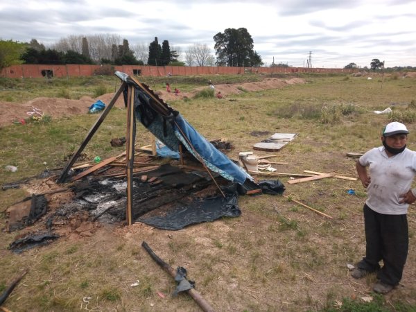 La Policía volvió a incendiar las casillas de la toma de Rafael Castillo