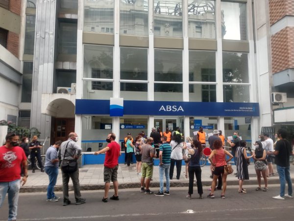 Vecinos de Bahía Blanca reclaman por la falta de agua