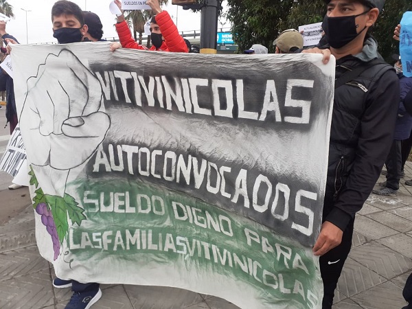 En el día del trabajador vitivinícola, 500 trabajadores marcharon en Mendoza