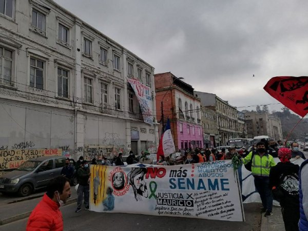 Portuarios de Valparaíso protestan en una nueva jornada de paro convocada por la Unión Portuaria, frente a las amenazas del gobierno por el tercer retiro