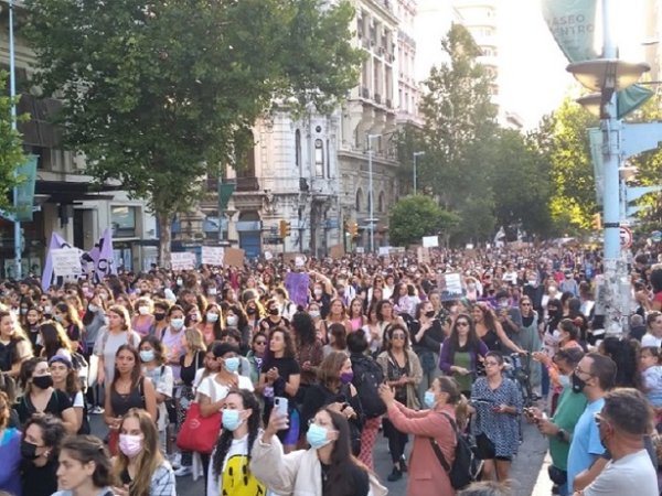 Miles de mujeres en las calles en todo el país